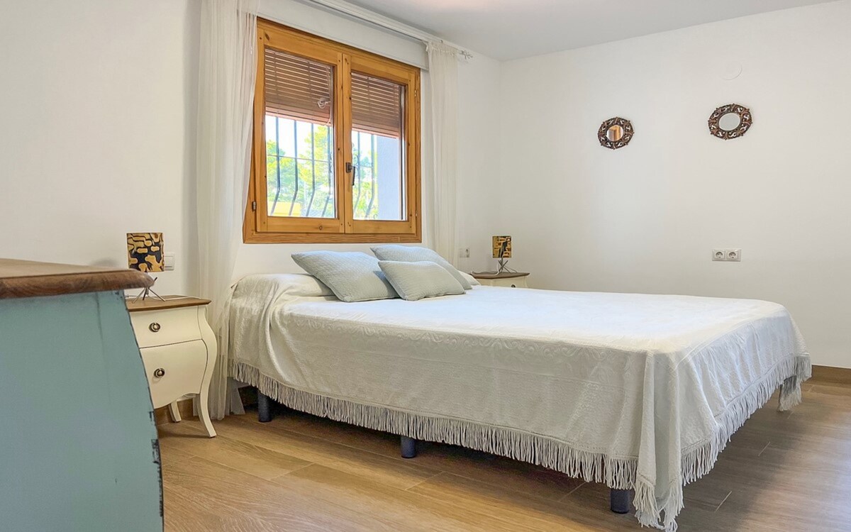 Second bedroom with two single beds and built-in wardrobe